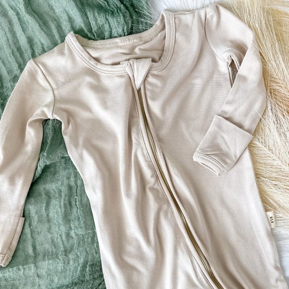 NWT Bear's Little Fish Bamboo Zippered Romper Sand Dune 0-3 Months - Picture 5 of 6